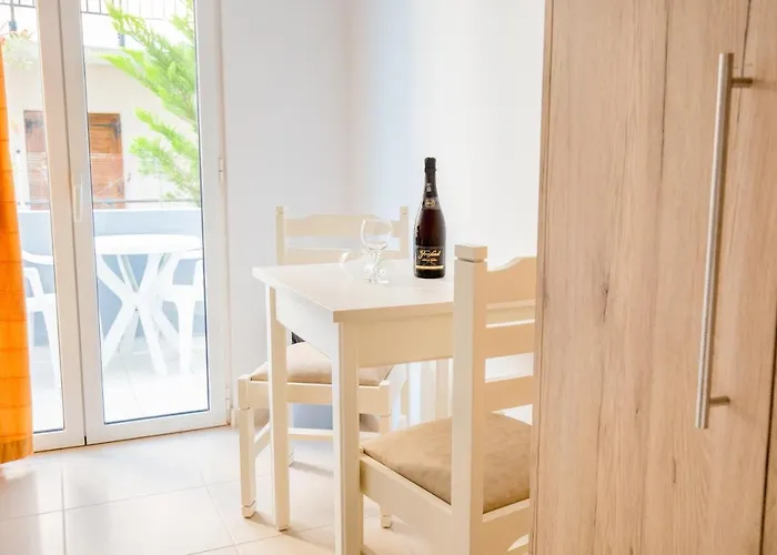 Mastorakis And Apart Otel 4*