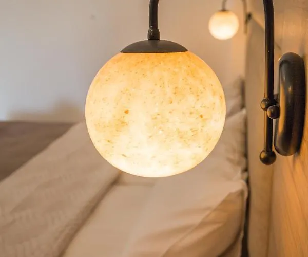 马斯托拉基斯一室公寓酒店 4*